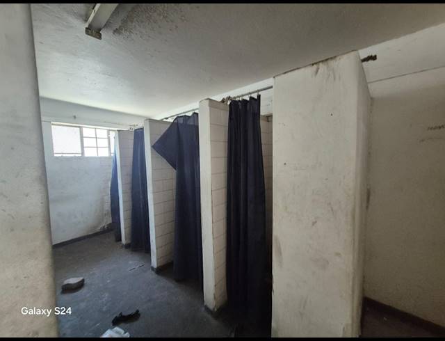 1,915M² WAREHOUSE TO LET IN ISANDO